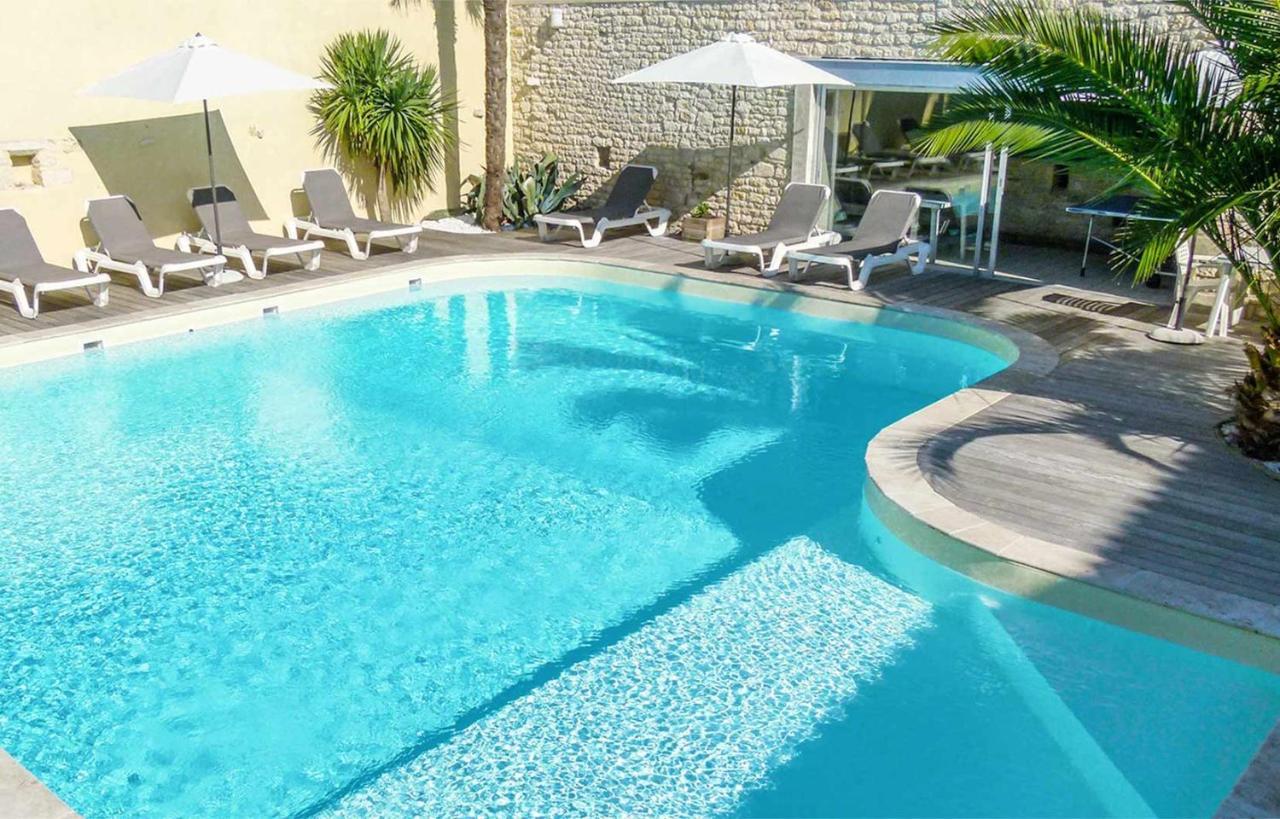 Hotel Le Square Saint-Pierre-d'Oleron Exterior photo