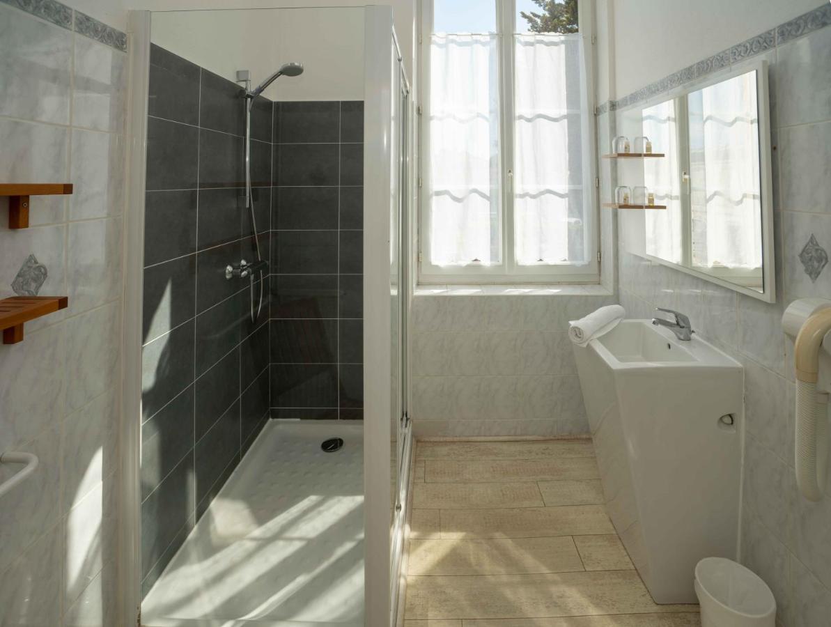 Hotel Le Square Saint-Pierre-d'Oleron Exterior photo
