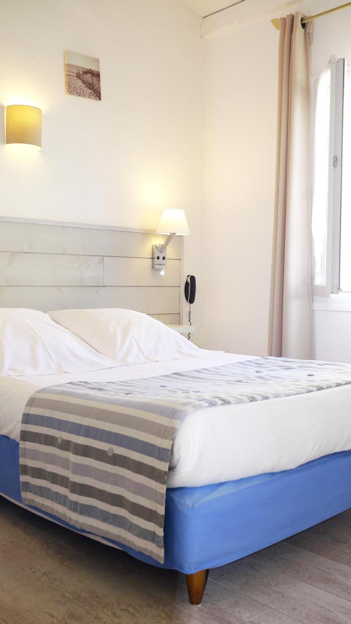 Hotel Le Square Saint-Pierre-d'Oleron Exterior photo
