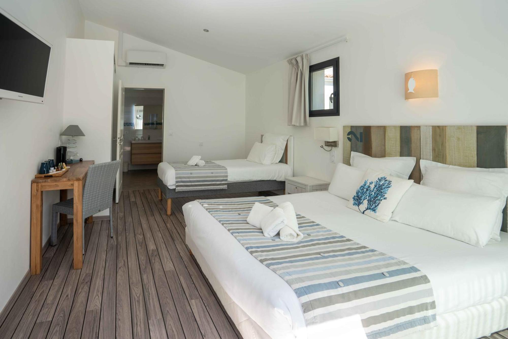 Hotel Le Square Saint-Pierre-d'Oleron Exterior photo