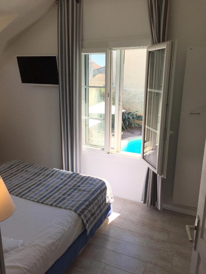 Hotel Le Square Saint-Pierre-d'Oleron Exterior photo